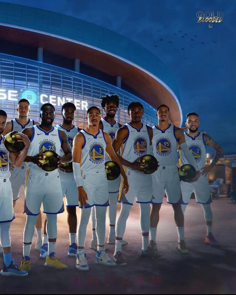 一张勇士队的“全家福”照片,为什么要在最中间留空一个位置? 一张勇士队的“全家福”照片,为什么要在最中间留空一个位置?
