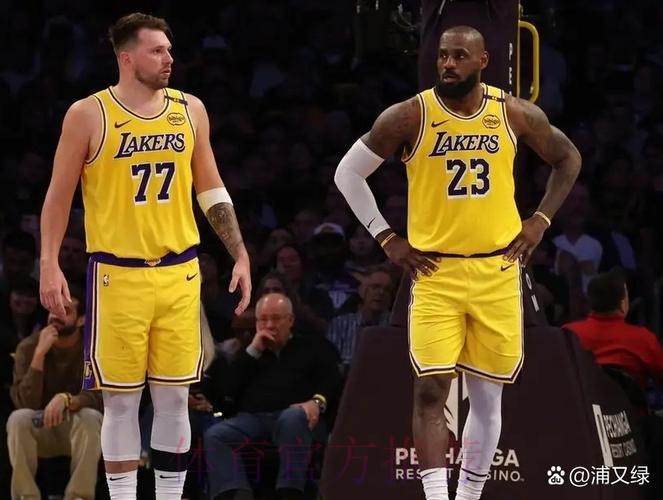 西蒙斯：拿红牌前只想帮助球队；目前还没达到想要的状态